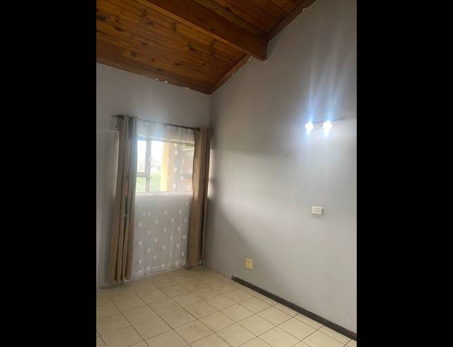 6 BEDROOM HOUSE FOR SALE IN CLARE ESTATE